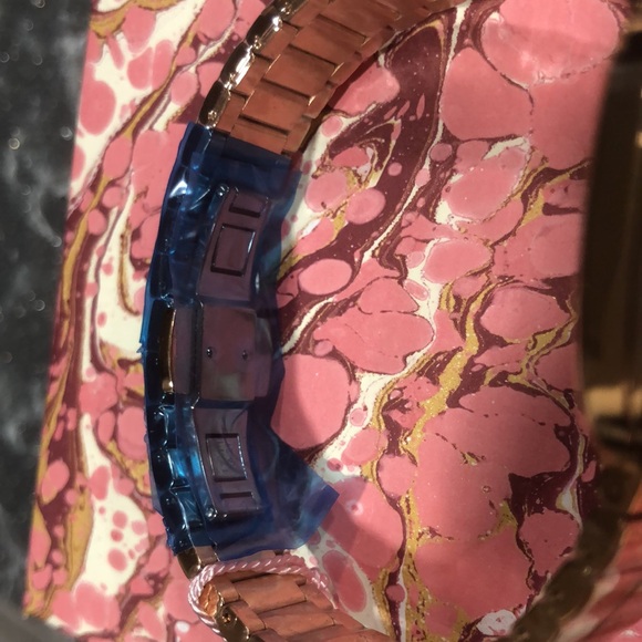 Gomelsky Eppie Sneed Steel MOP Dial Quartz Ladies - Picture 8 of 9